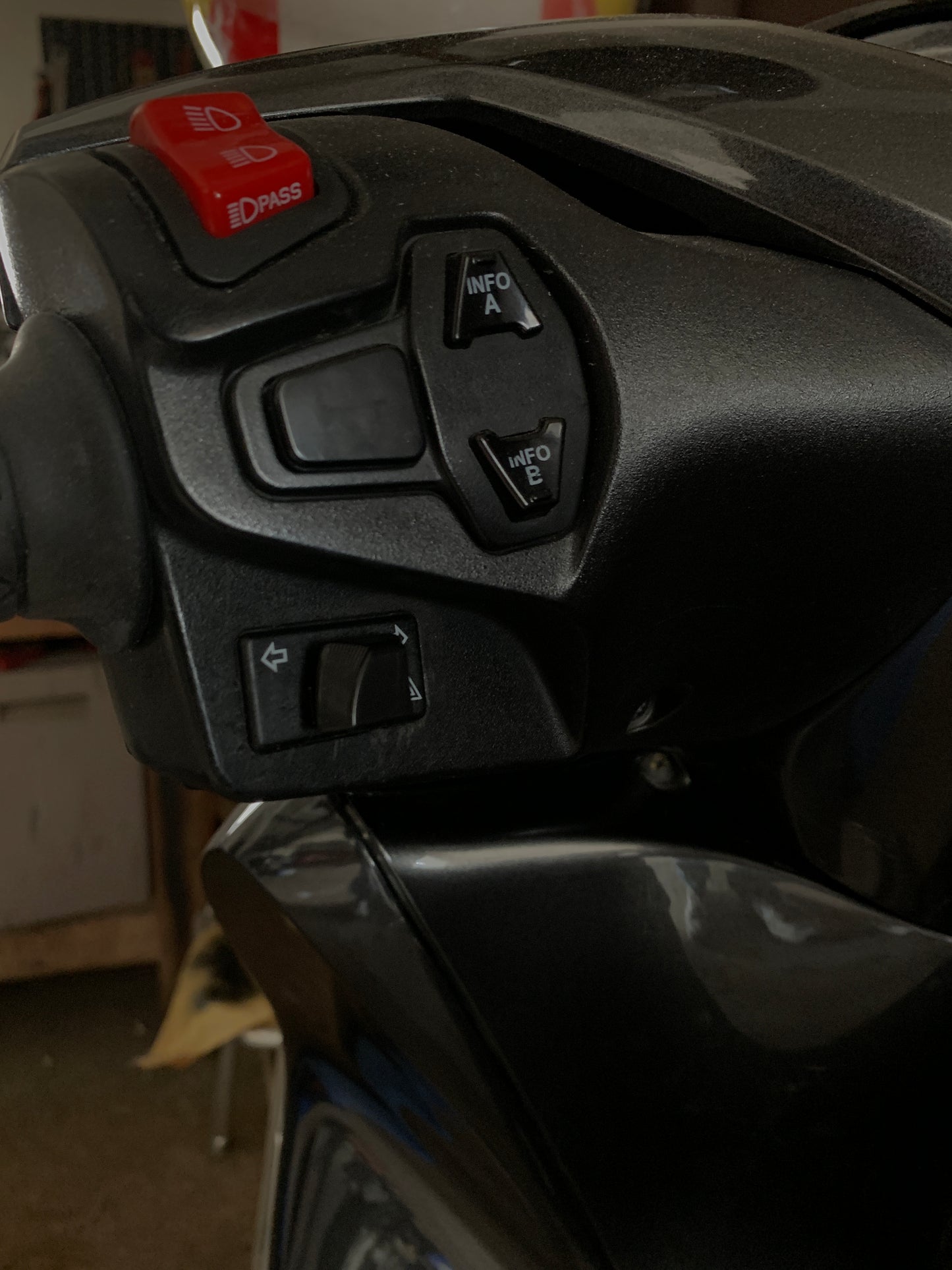 INTERRUTTORE 4 FRECCE/FRECCE HONDA SH NERO