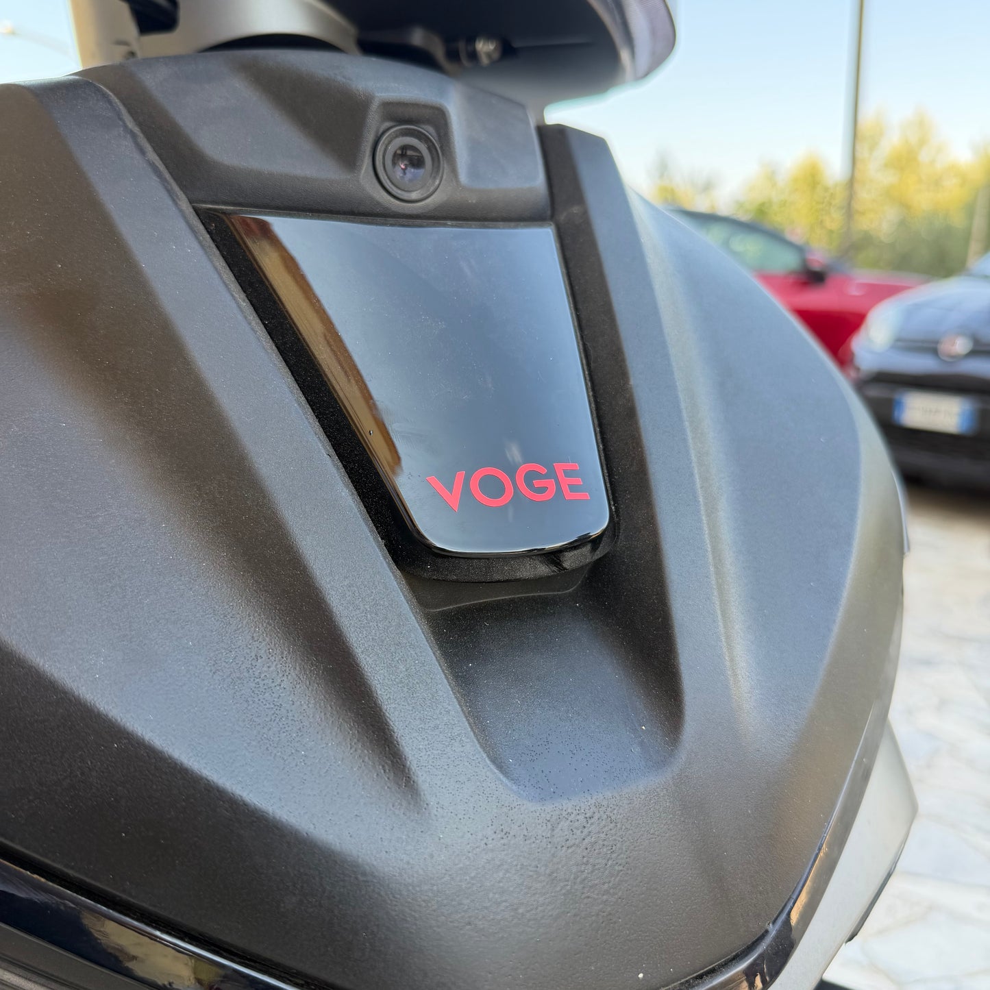 ADESIVO STEMMA FRONTALE VOGE SR16