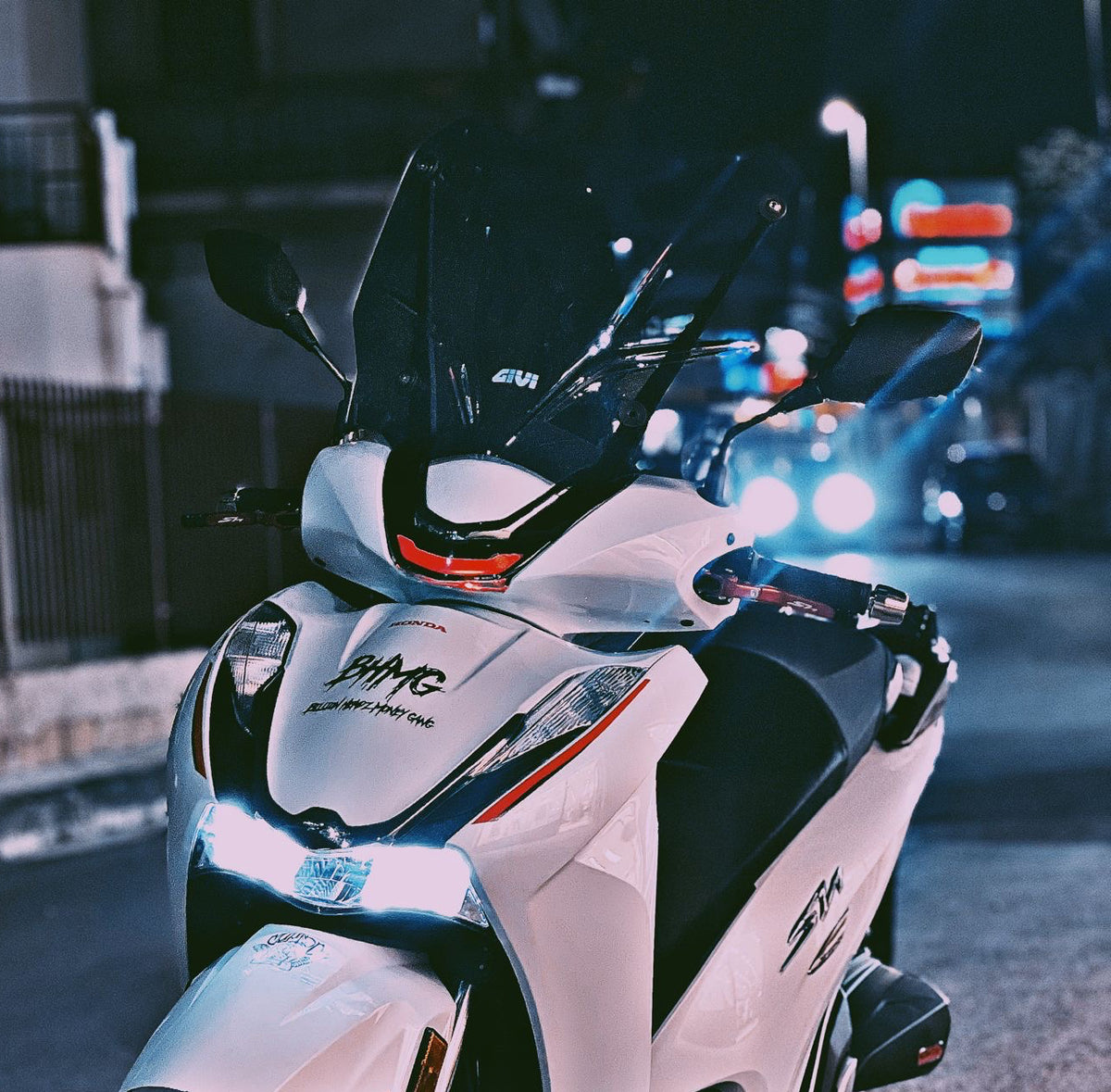 GIVI LOW WINDSHIELD WINDSCREEN COMPATIBLE WITH HONDA SH 125/150/350
